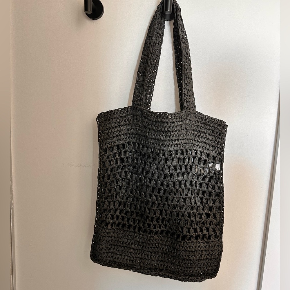 Old Navy black Straw-Paper Crochet Tote Bag - Picture 3 of 4